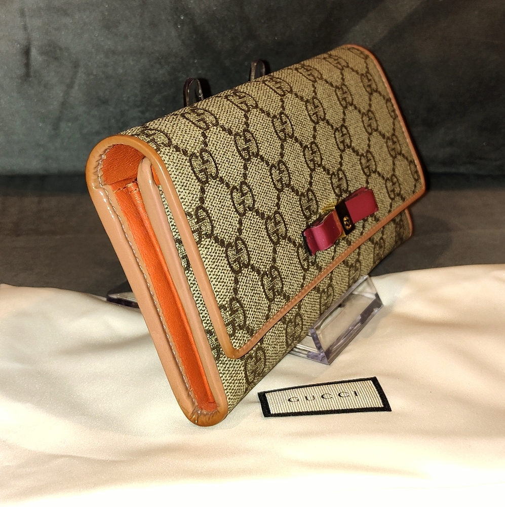 GUCCI GG SUPREME RIBBON FLAP MONGRAM SNAP BI-FOLD LONG WALLET WITH DUSTBAG & BOX - Picture 12 of 17